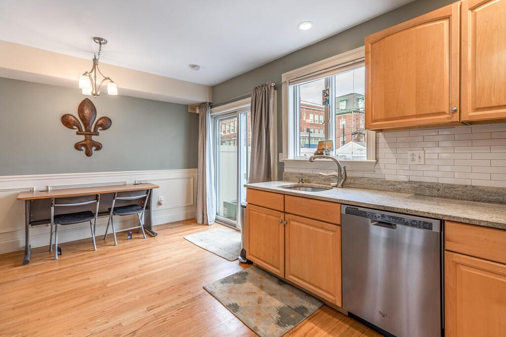 16 Roseclair St, Dorchester