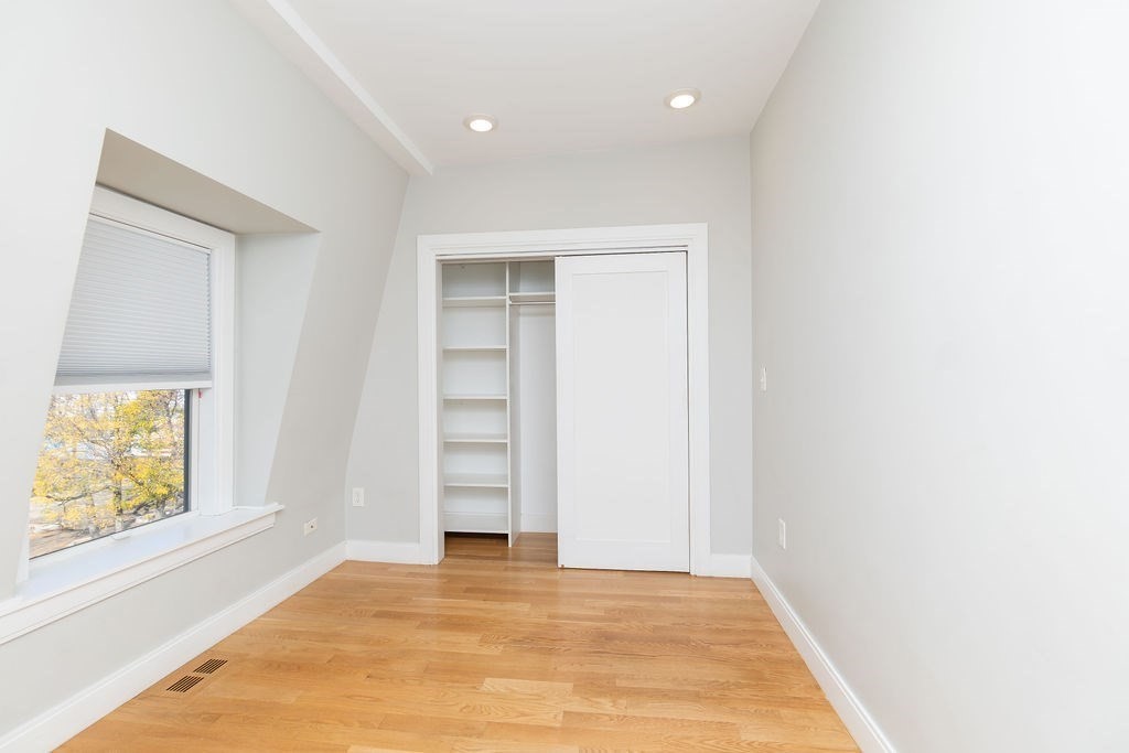 53 Lexington St, Boston