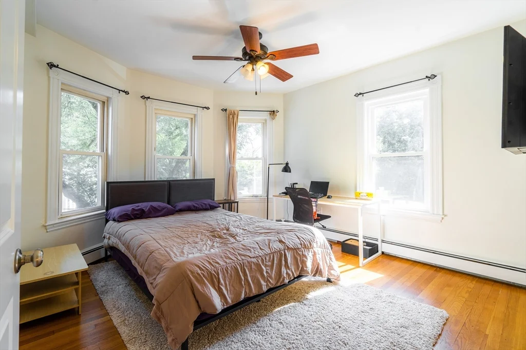 4 Hardwick St, Cambridgeport