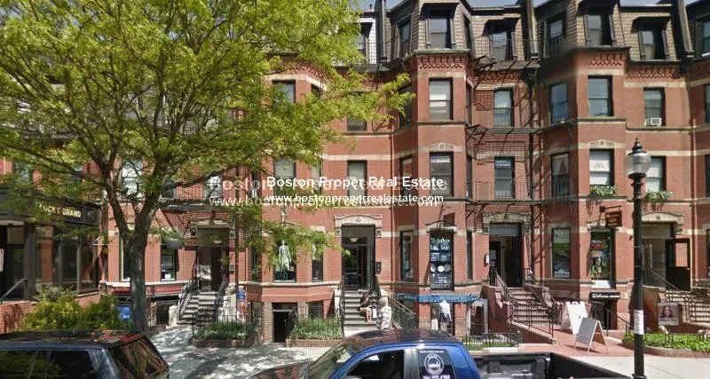 225 Newbury St, Back Bay