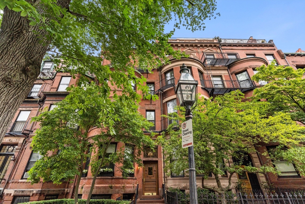 275 Marlborough St, Back Bay
