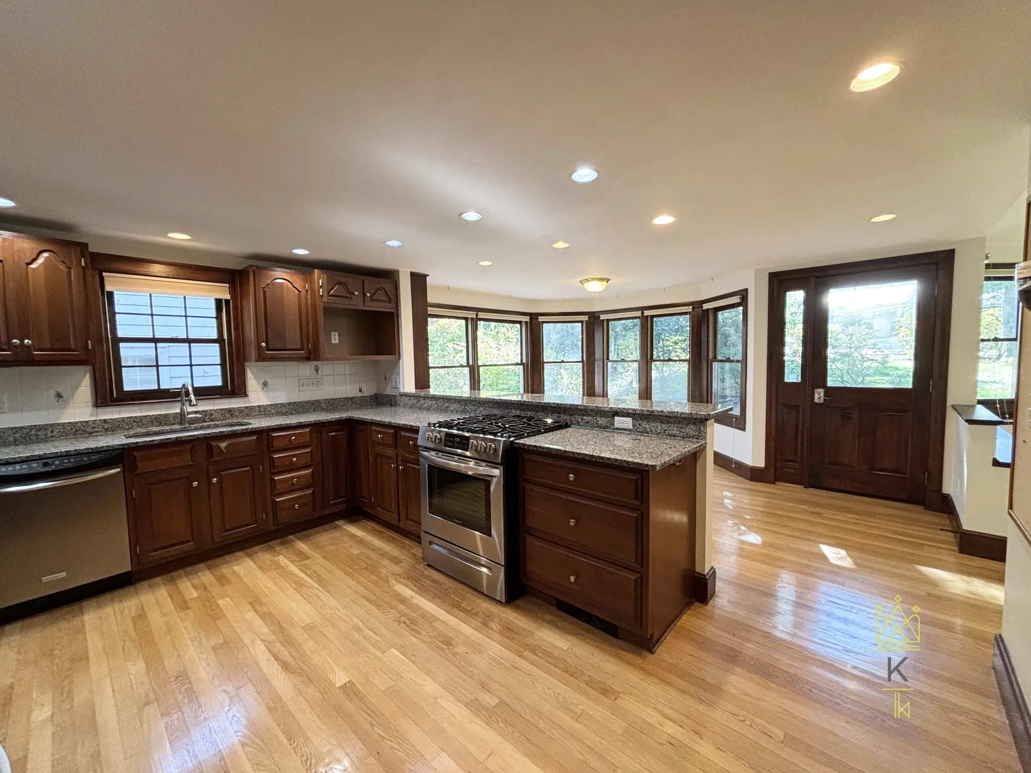 33 Clearwater Rd, Chestnut Hill