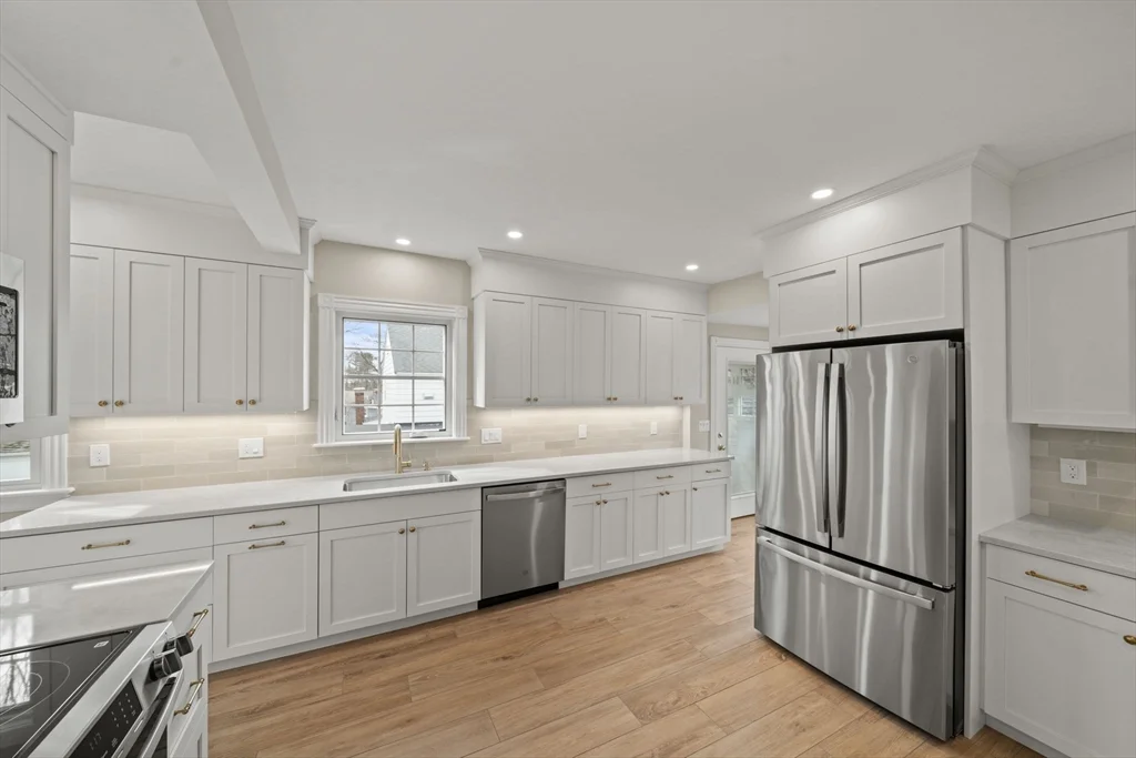 60 Powder House Rd, Lawrence Estates