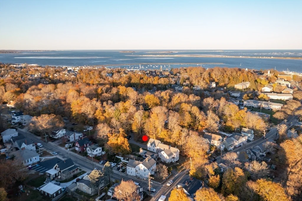 129-1/2 Summer St, Downtown