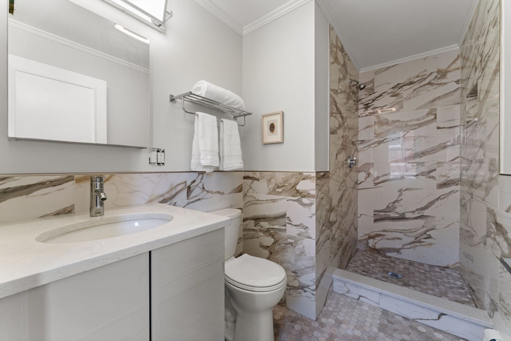 85 Regent St, Roxbury