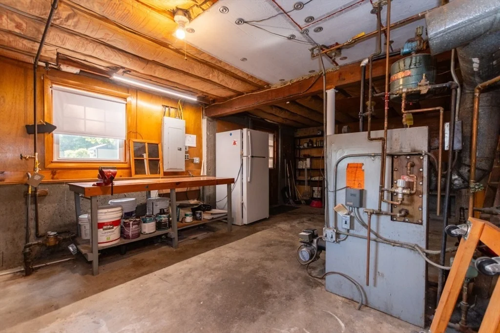 205 Hardy Pond Rd, Waltham