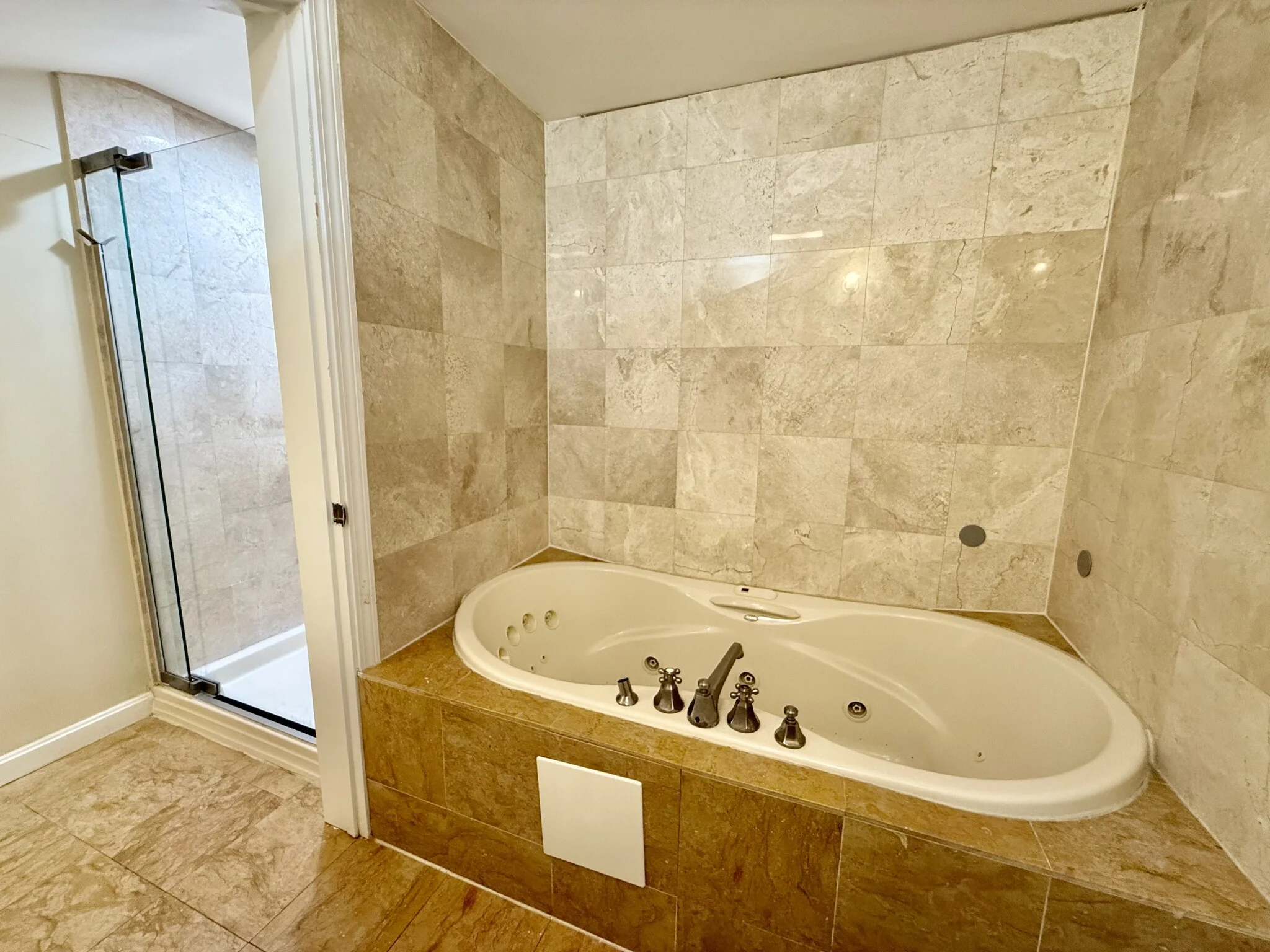 8 Brandley Rd, Watertown