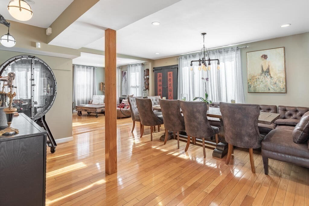 709 Hammond St, Chestnut Hill