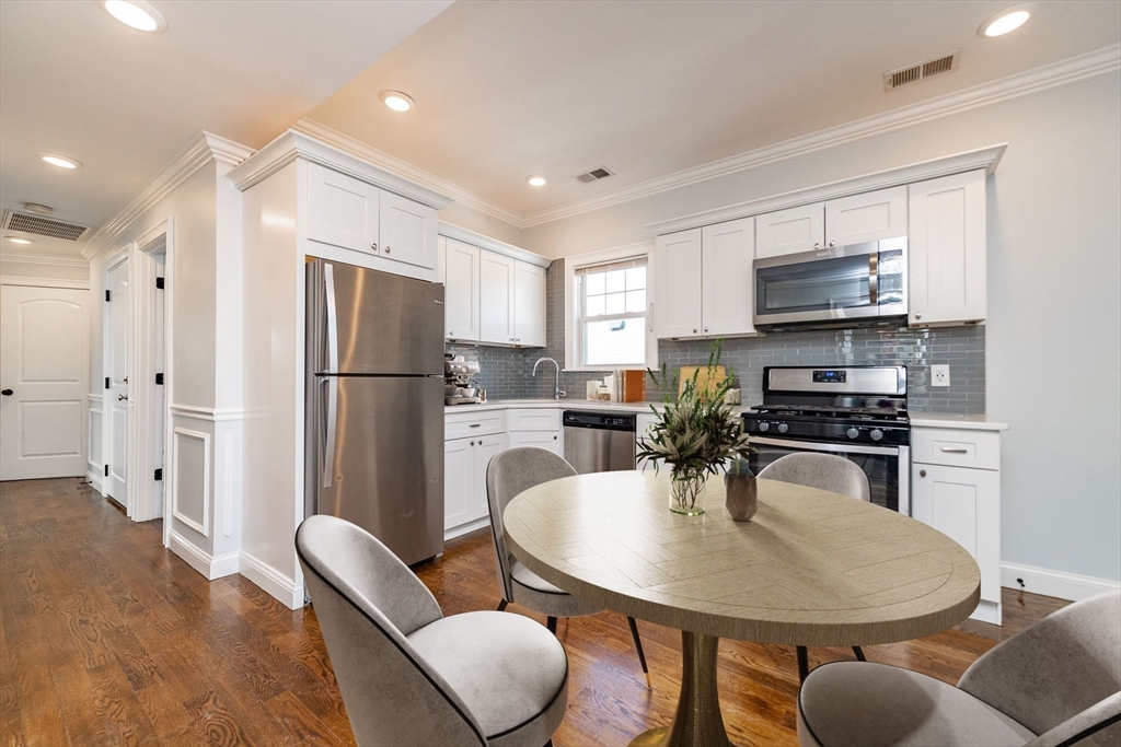 9 Cornwall St, Jamaica Plain