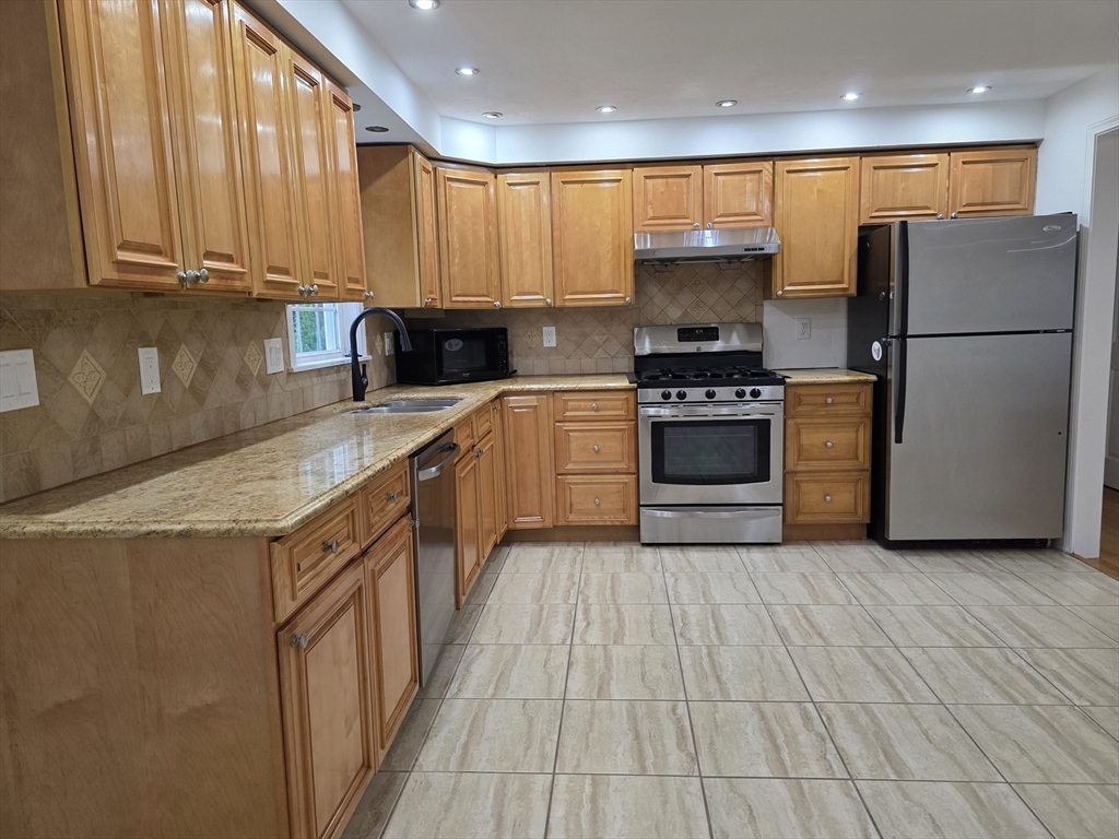 4 Hickey Dr, Framingham