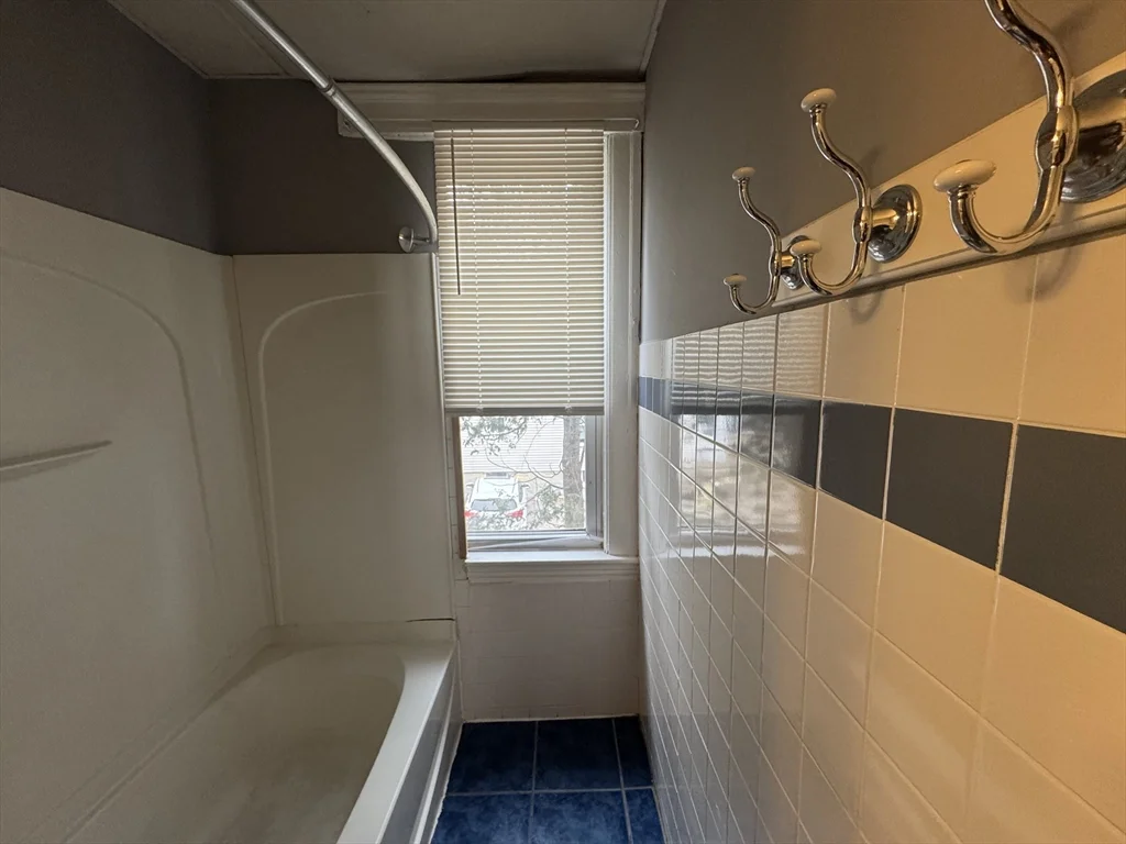 156 Fairmont Ave, Worcester