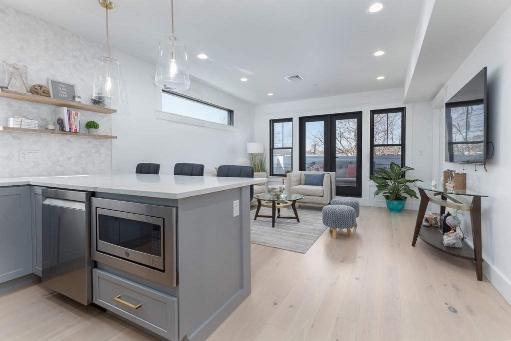 331 Chelsea St, East Boston