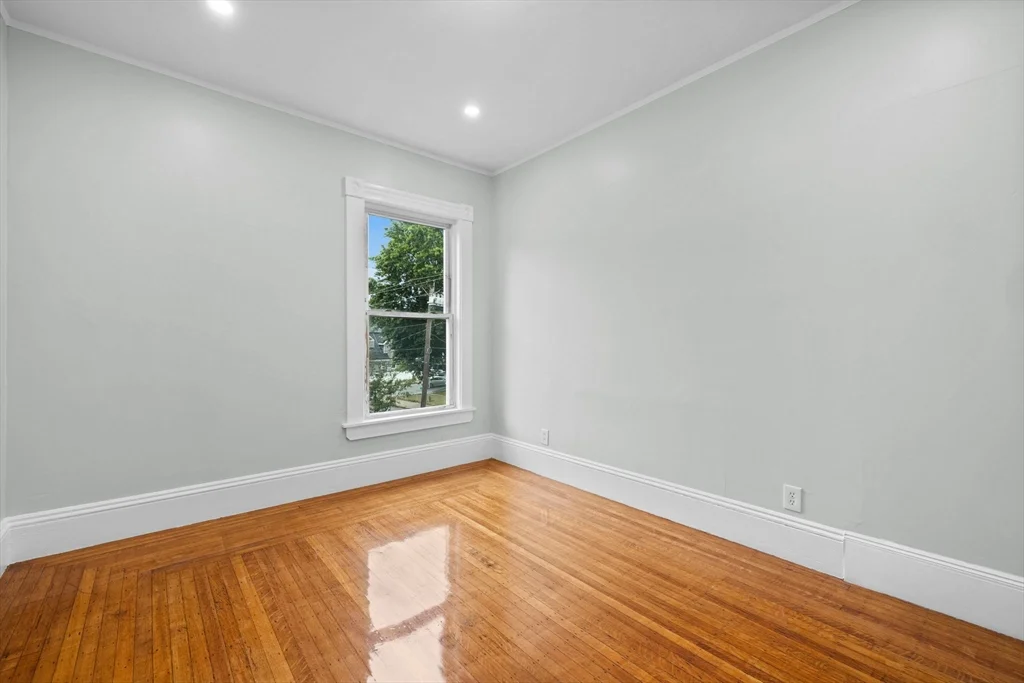 48 Hamilton Ave, Lynn