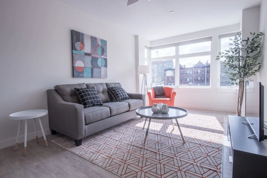 900 Beacon St, Fenway