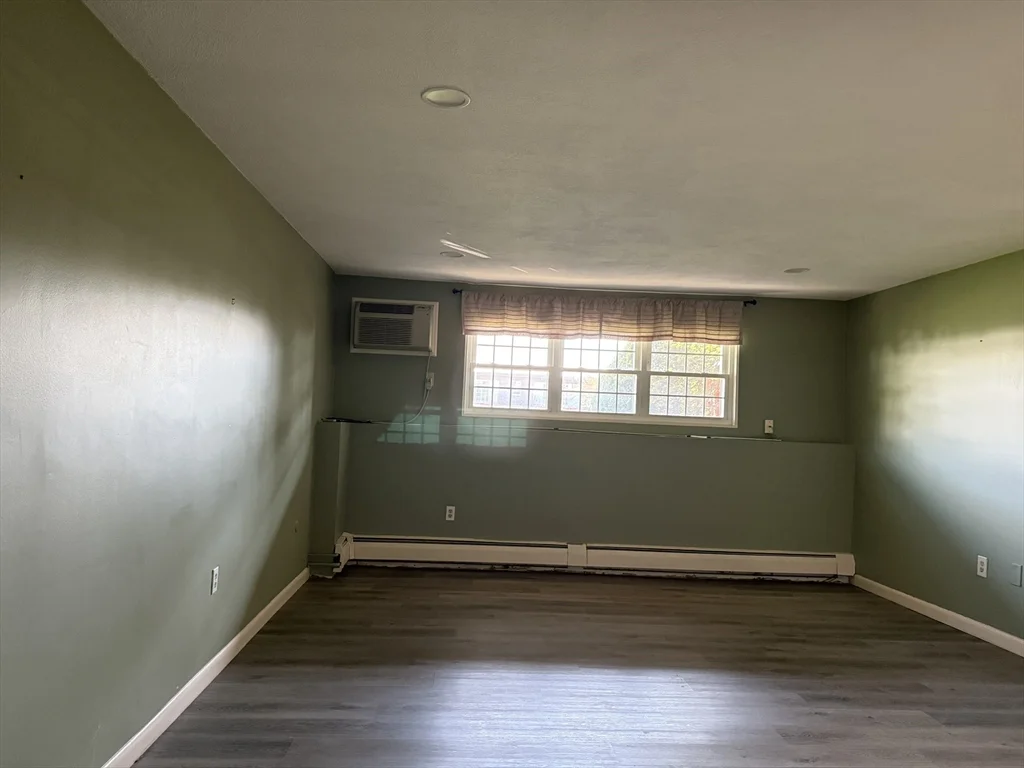 12 Williamsburg Ct, Shrewsbury