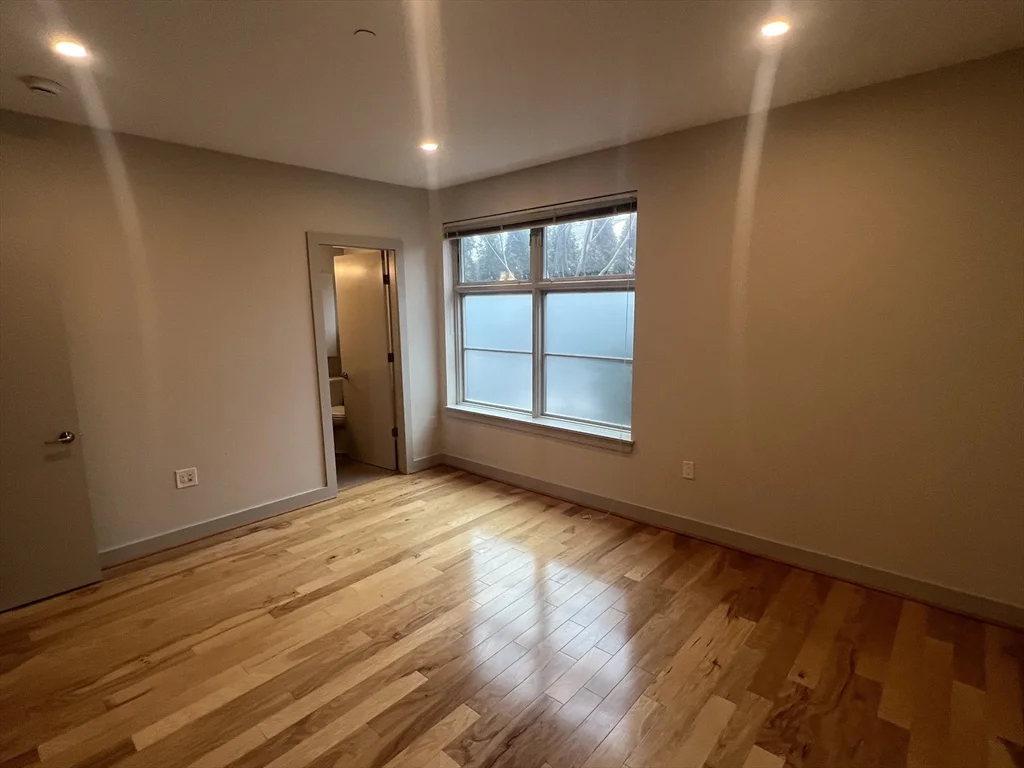 150 Adams St, Newton