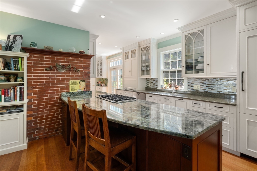 62 Old River Pl, Dedham