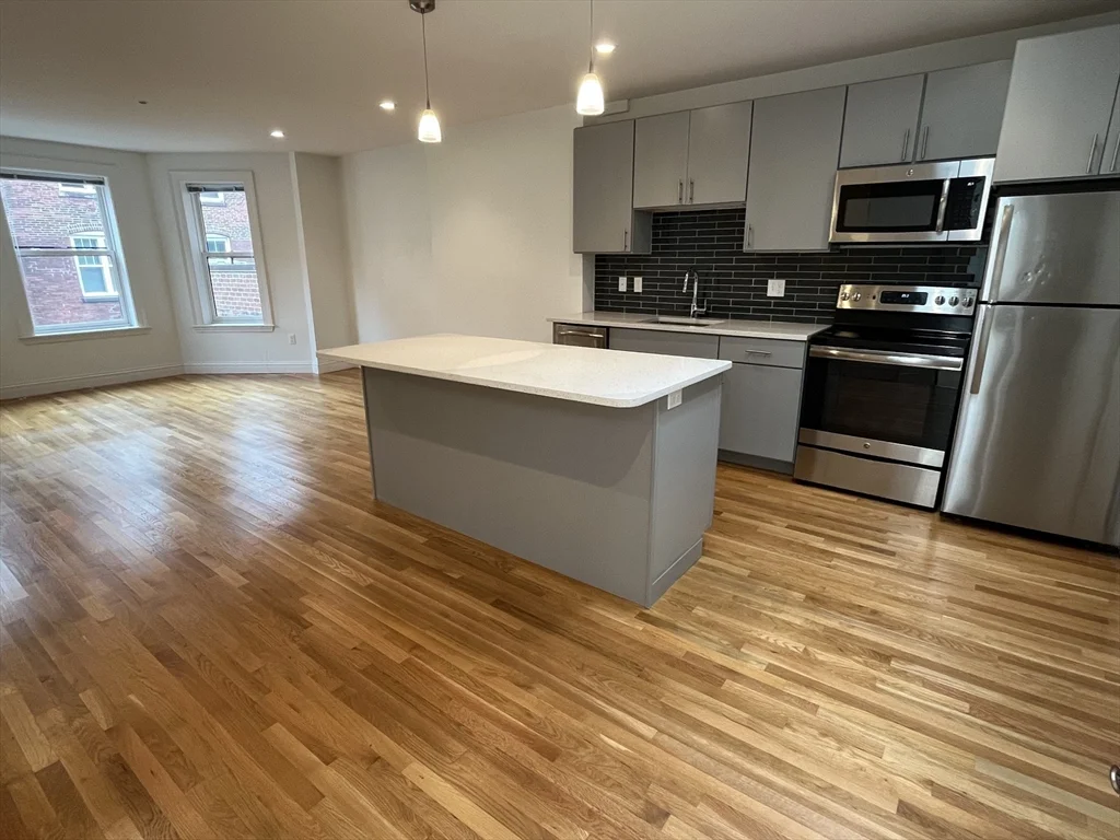 166 Newbury St, Back Bay