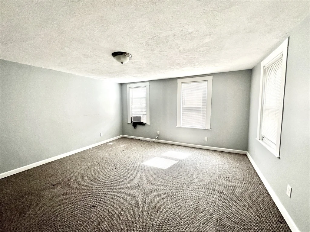 572 Main St, Watertown