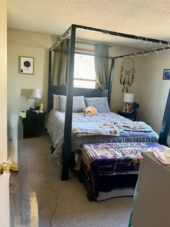 567 Mendon Rd, Attleboro