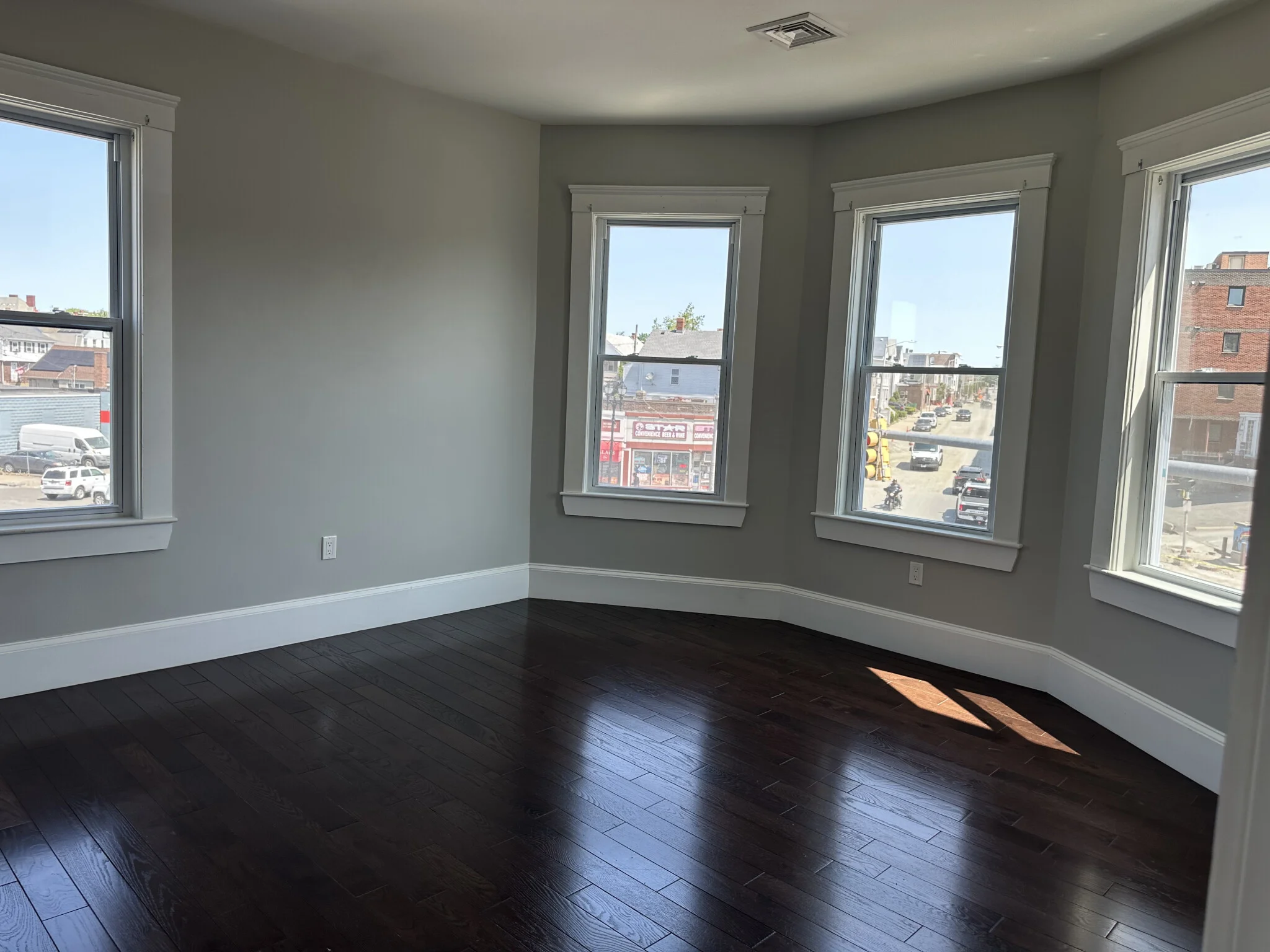 181 Chelsea St, Everett