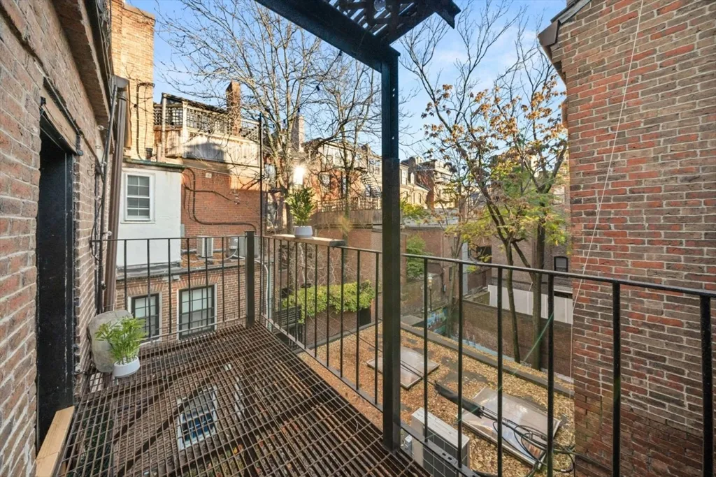 102 Revere St, Beacon Hill