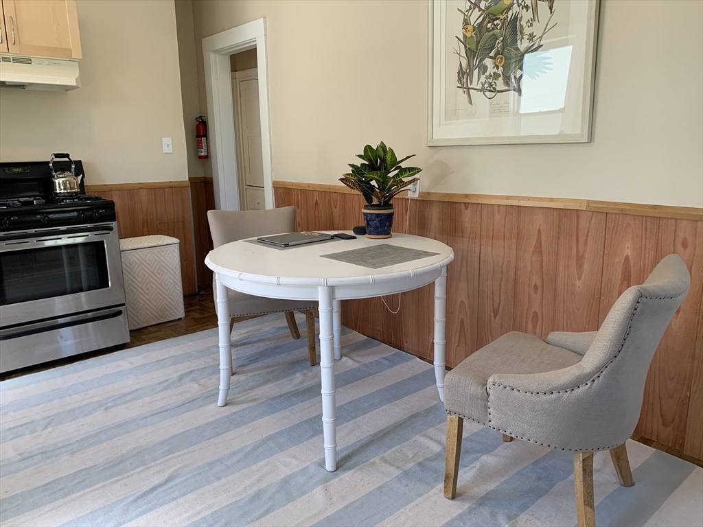 217 Reservoir Rd, Chestnut Hill