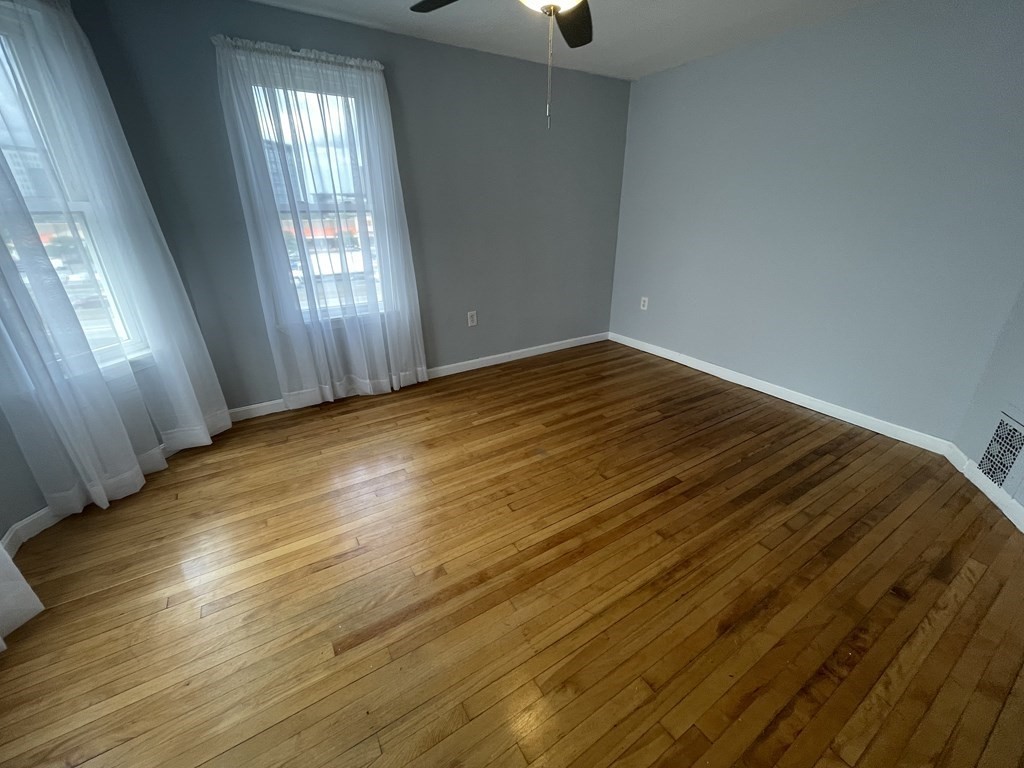 9 Maine Ave, East Somerville