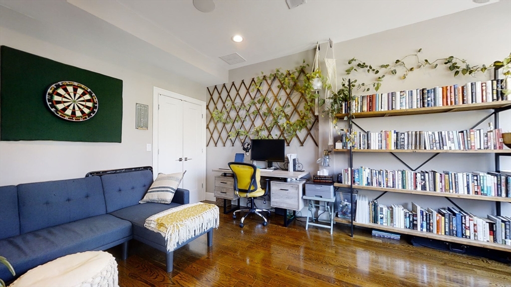 275 Old Colony Ave, South Boston