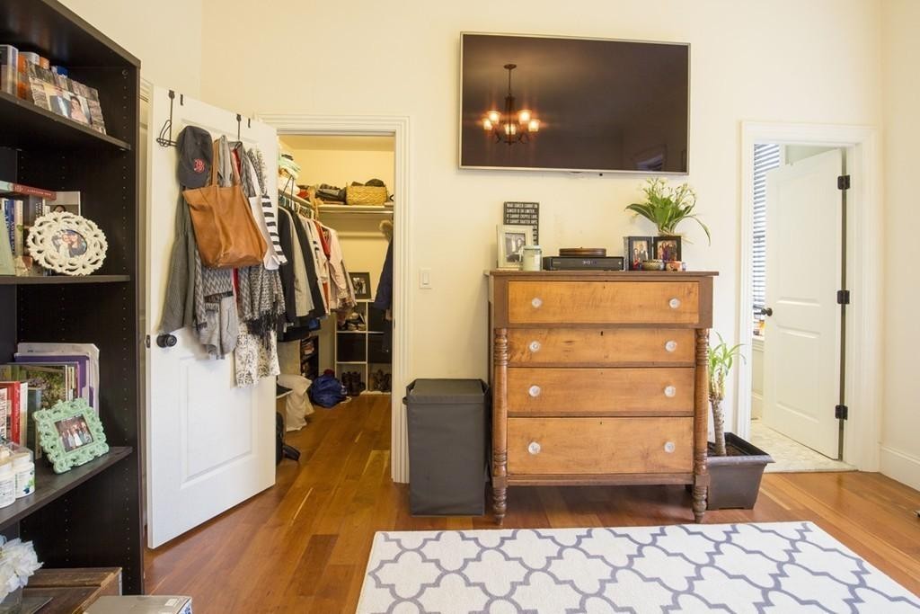 8 Gates St, South Boston