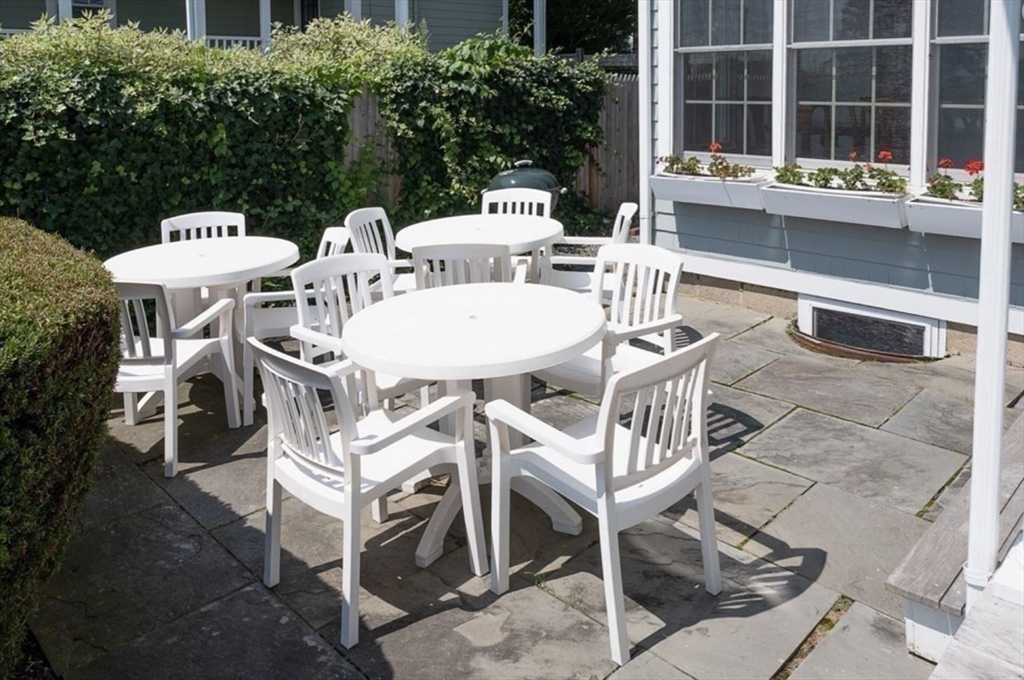 4 Spray Ave, Marblehead