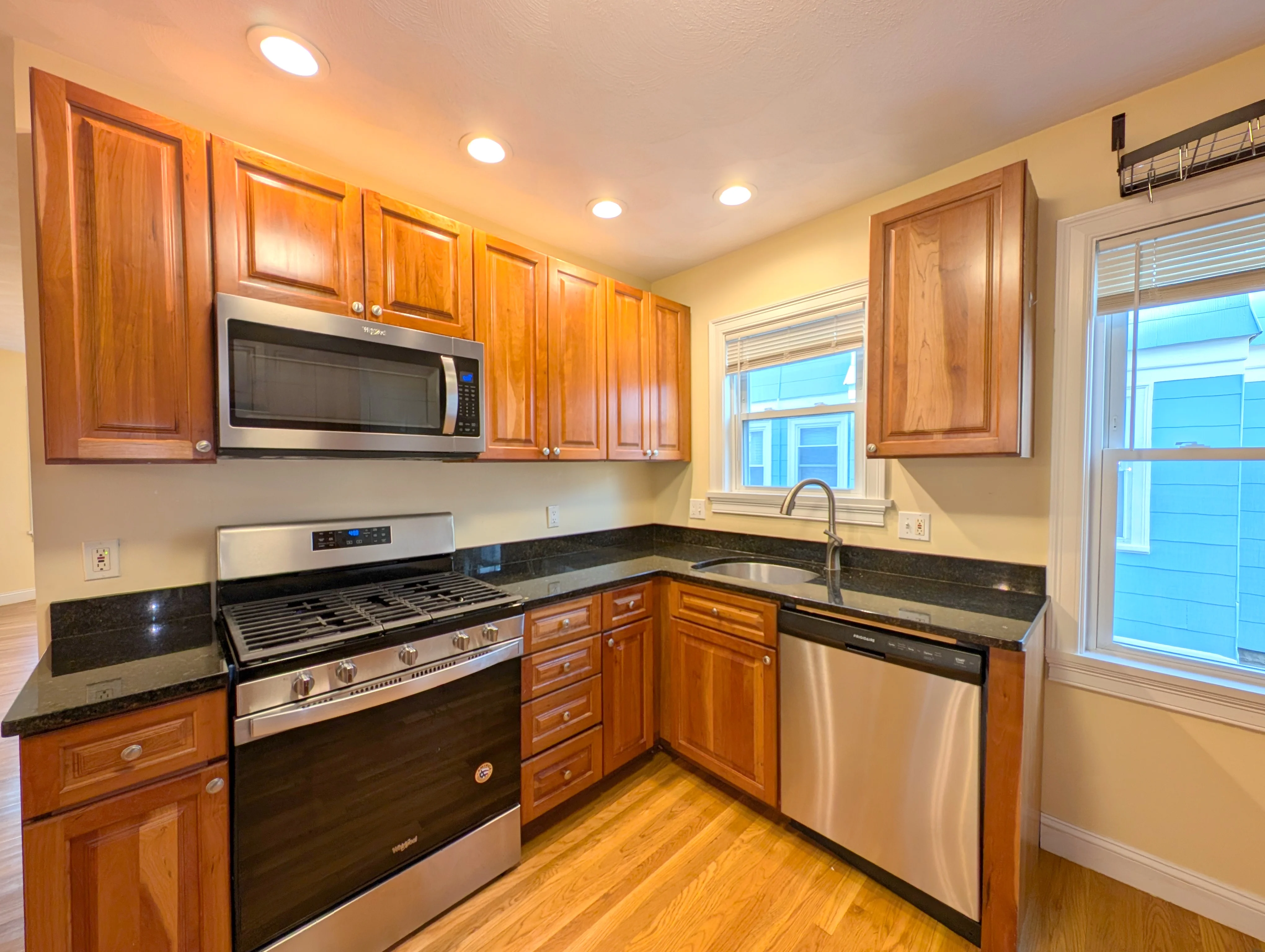 615 Boston Ave, Medford