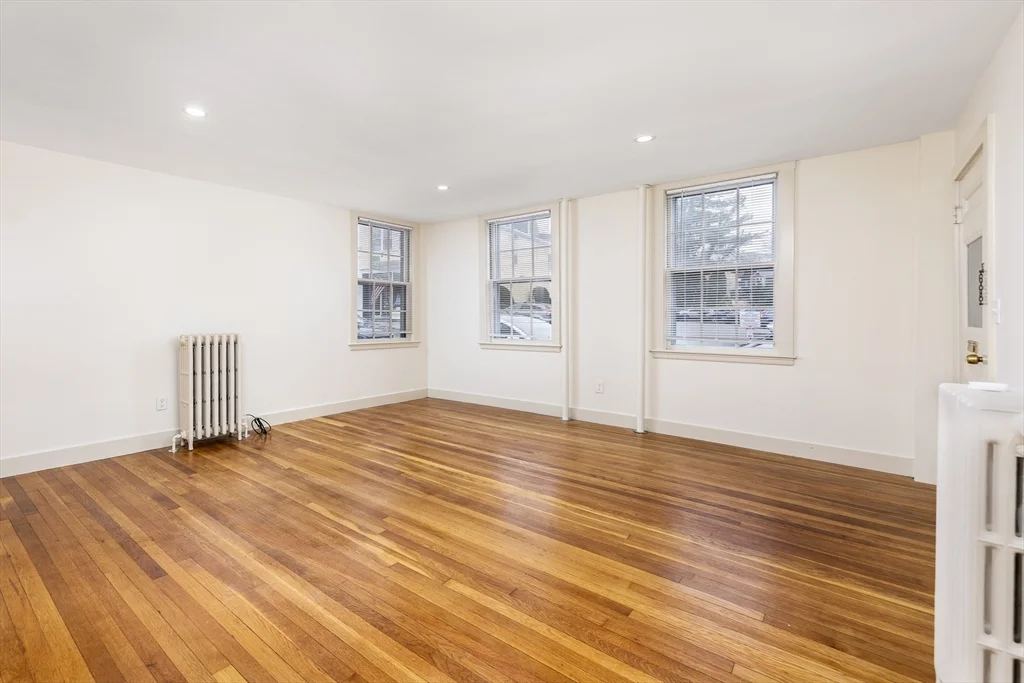 102 Washington St, Old Town