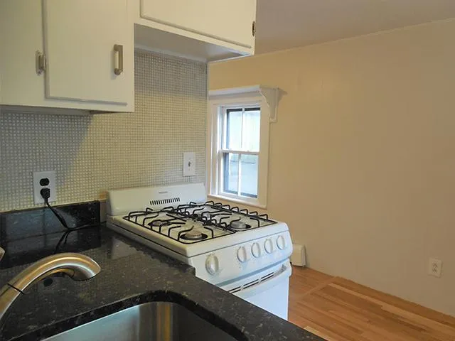 10 Smith Ave, Ward Two