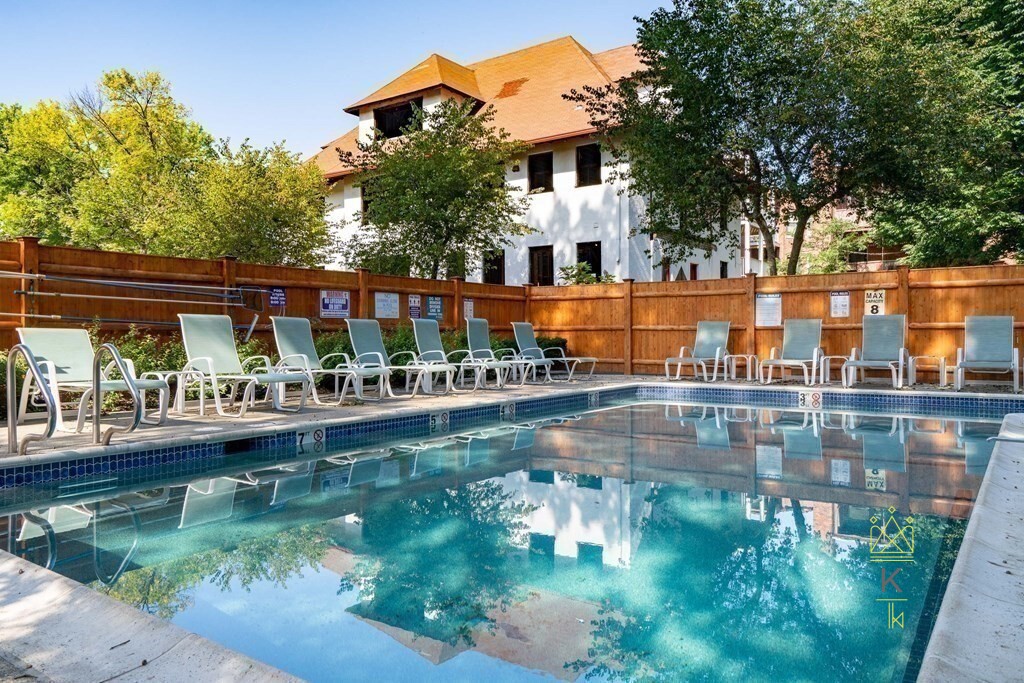 41 Centre St, North Brookline