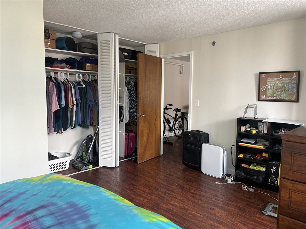 872 Massachusetts Ave, Riverside