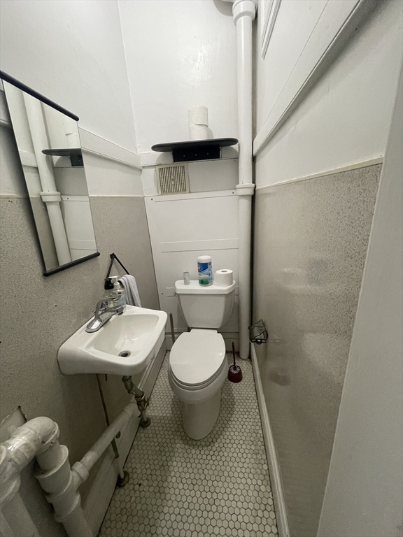 11 Euston St, Brookline