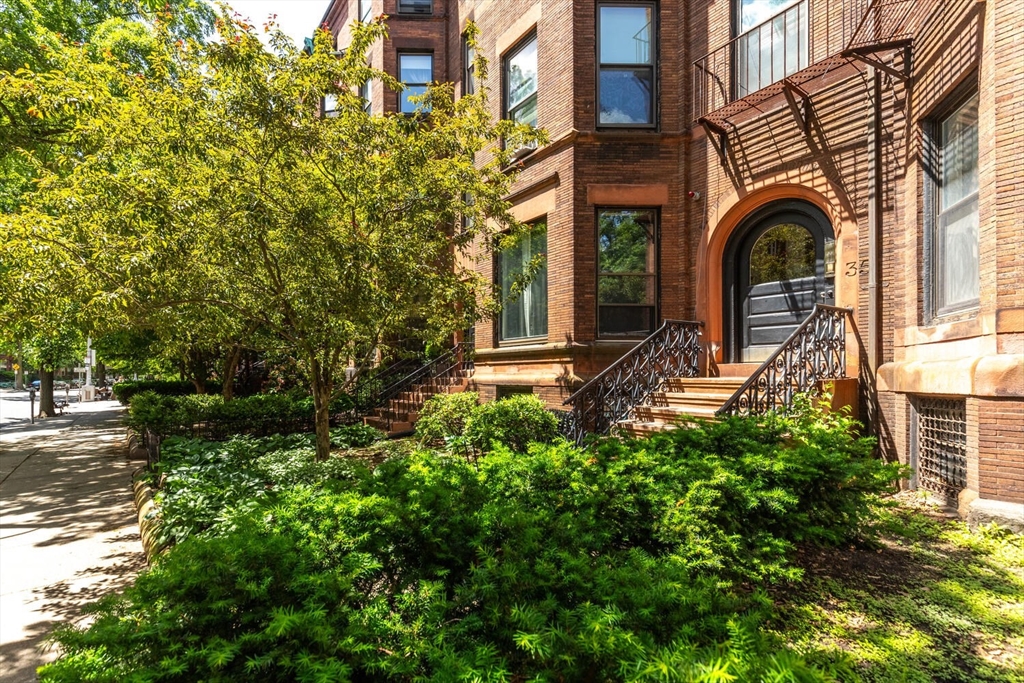 35 Bay State Rd, Back Bay