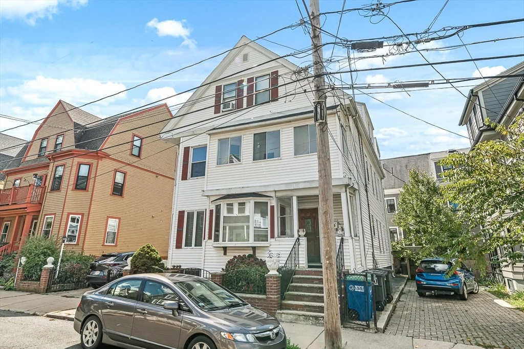 36 Windsor Rd, Davis Square