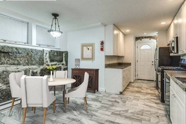 915 Beacon St, Fenway