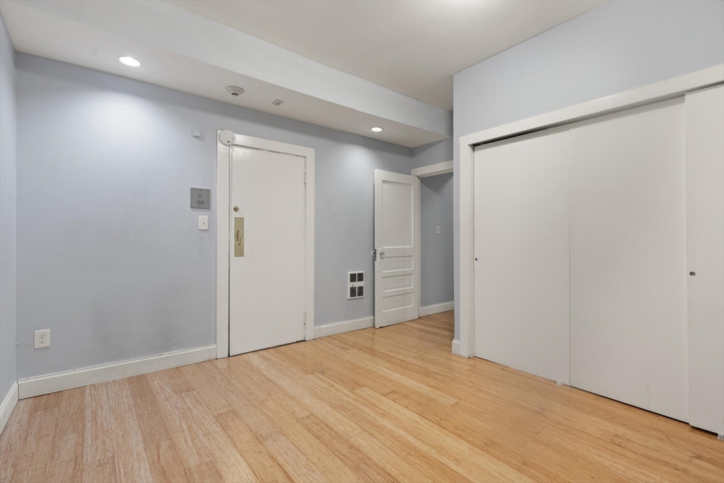 35 Bay State Rd, Back Bay