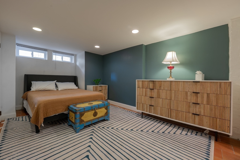 77 Columbus Ave, Prospect Hill