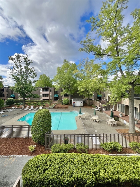 2 Shrewsbury Green Dr, Shrewsbury