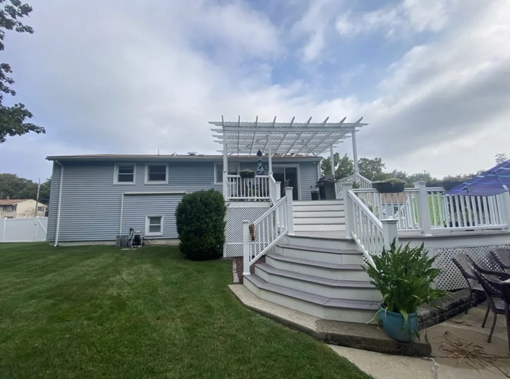 7 Cleveland Rd, Peabody