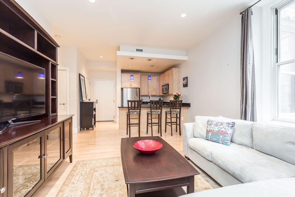 70 Lincoln, Leather District