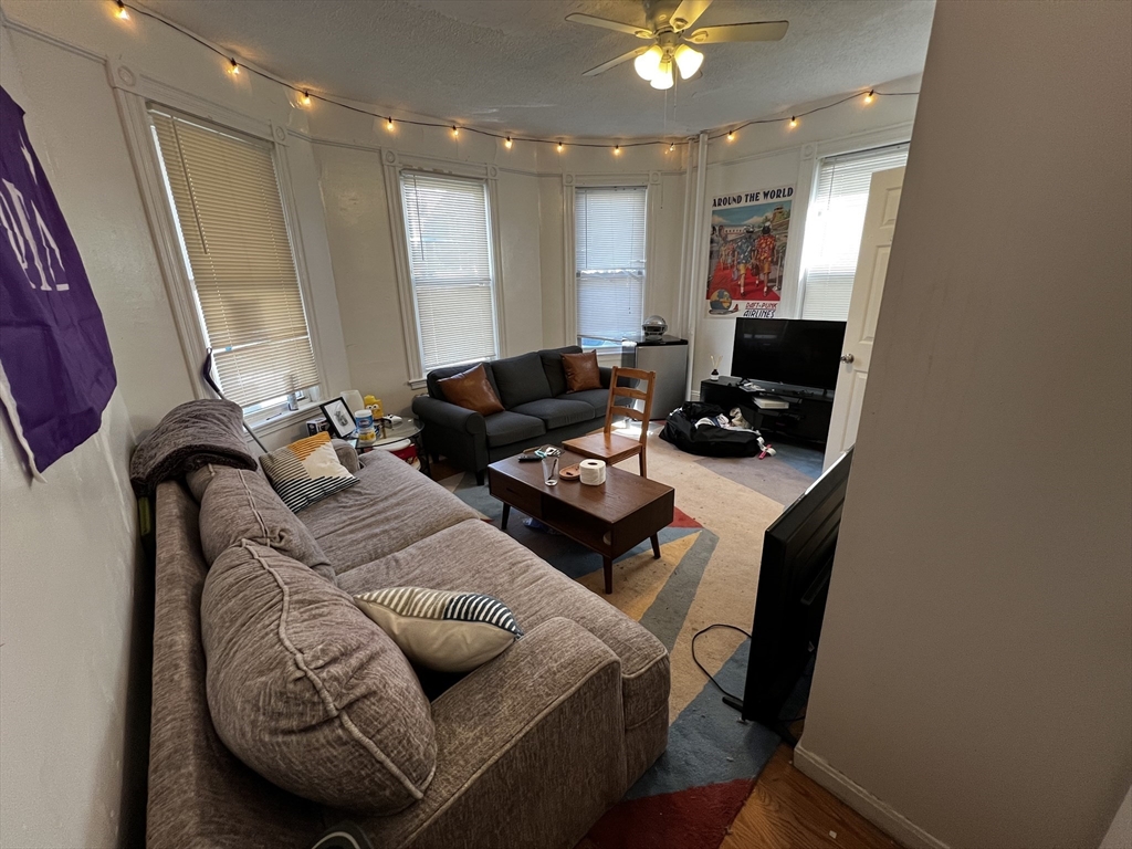 34 Cherokee St, Mission Hill