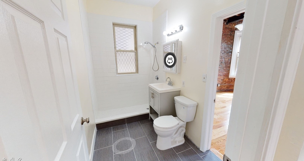 879 Beacon St, Fenway