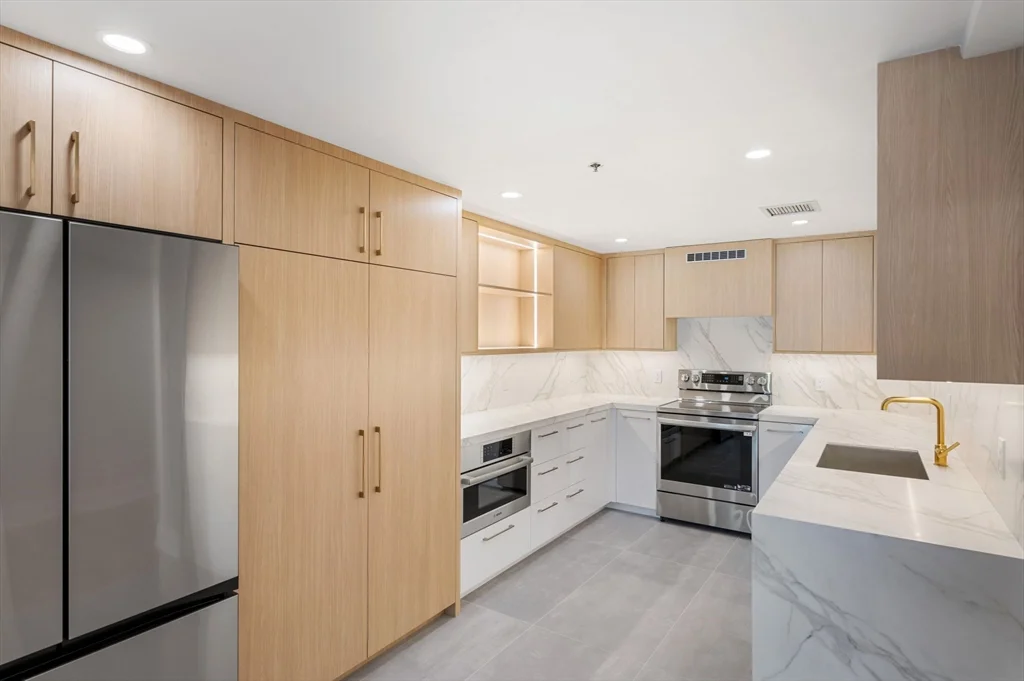 75-83 Cambridge Pkwa, Cambridgeport