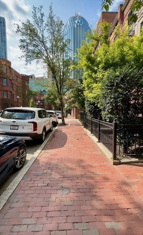 12 Follen St, Back Bay