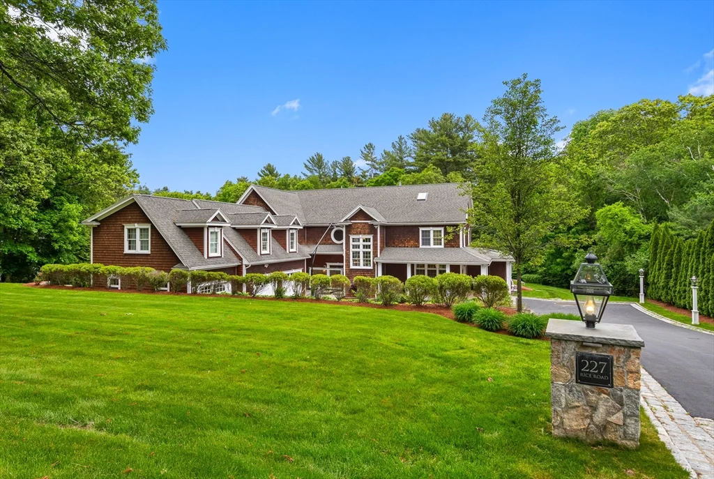 227 Rice Rd, Cochituate